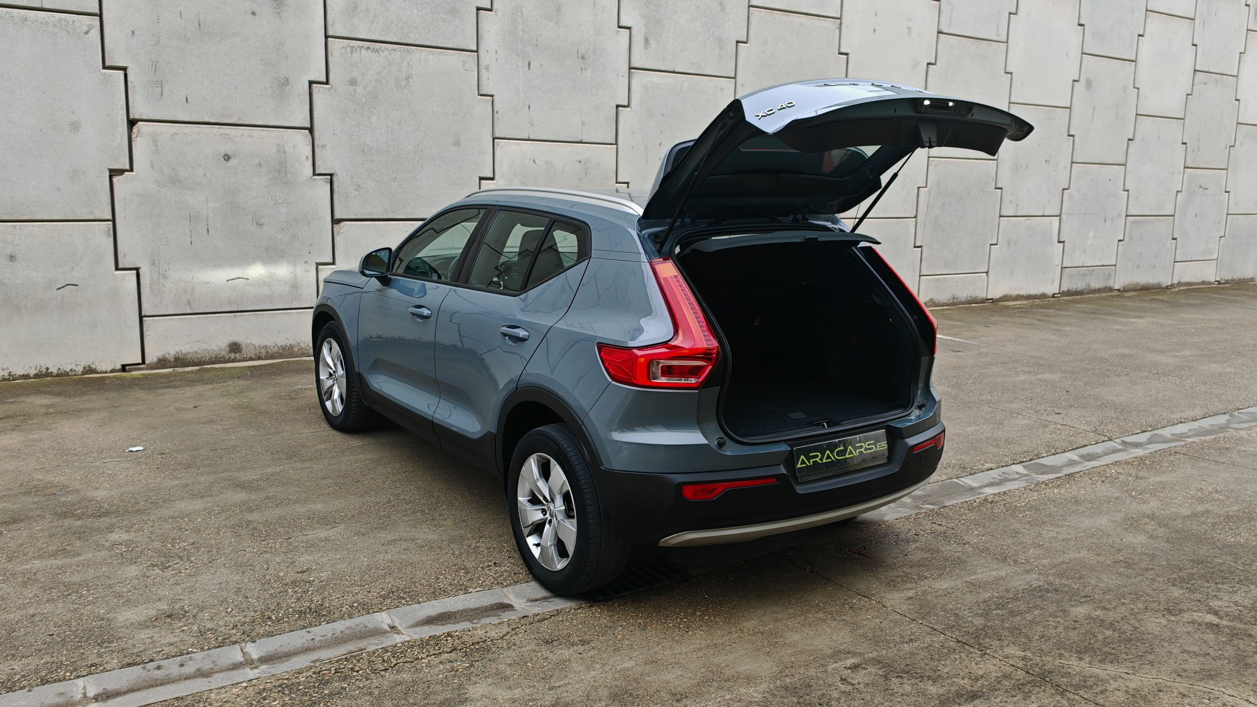 VOLVO XC40 (90)